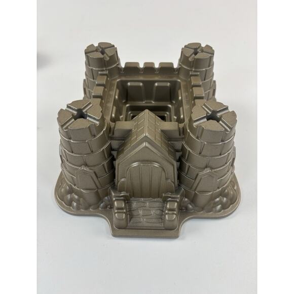 Nordic Ware Cast Castle Bundt Cake Baking Pan USA - Picture 1 of 16